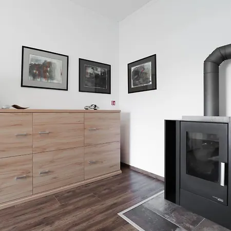 Parkstraße 2 D - Weißes Vorderhaus Mit Grauer Eingangstür Apartment